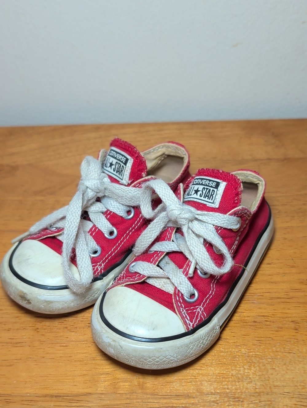 Converse Toddler Chucks Red White Sneakers Low-Top Skater Grunge Unisex Size 7